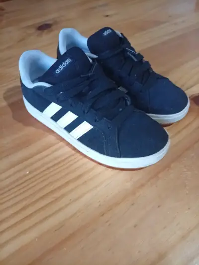 Zapatillas Adidas negras clásicas - miniatura 1