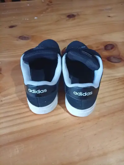 Zapatillas Adidas negras clásicas - miniatura 3