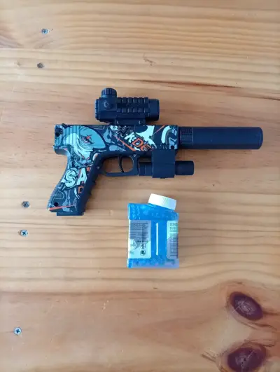 Pistola de juguete con mira y balines - miniatura 2