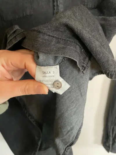 Camisa de mezclilla gris manga larga - miniatura 4