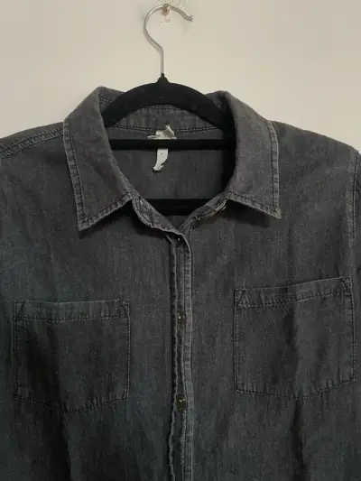 Camisa de mezclilla gris manga larga - miniatura 6