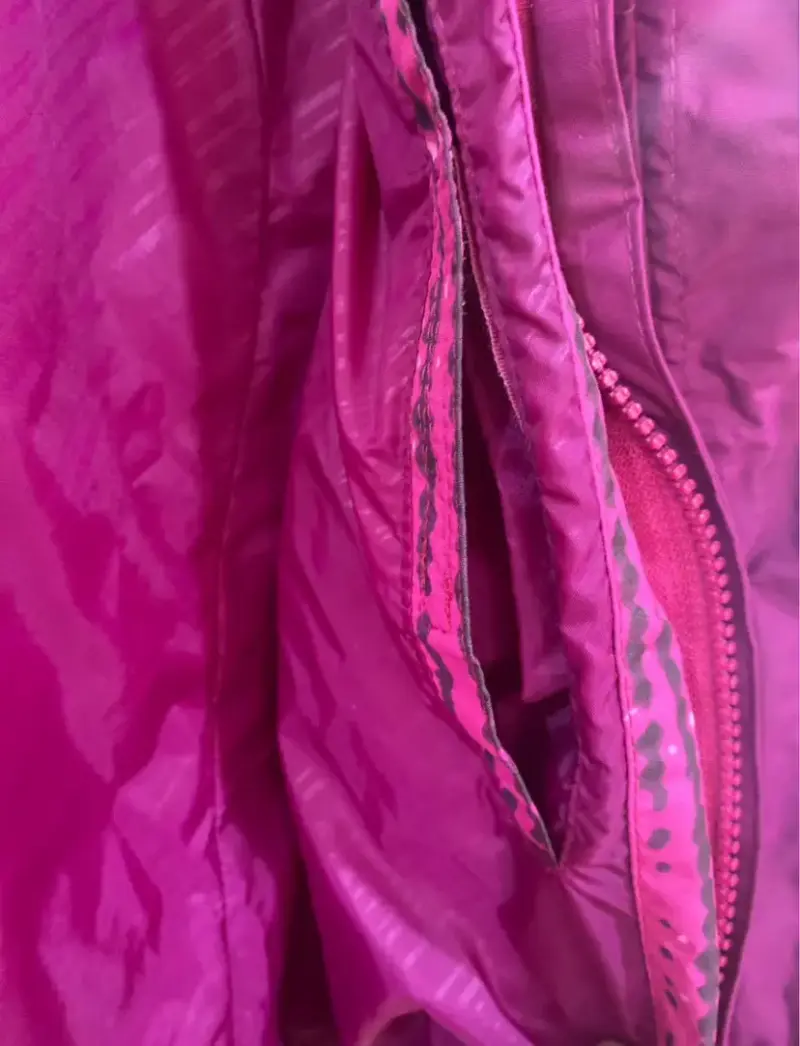 Chaqueta impermeable rosada para mujer - 4