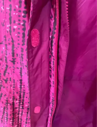 Chaqueta impermeable rosada para mujer - miniatura 5