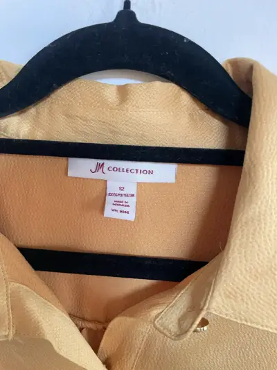 Blusa amarilla de manga larga para mujer - miniatura 2
