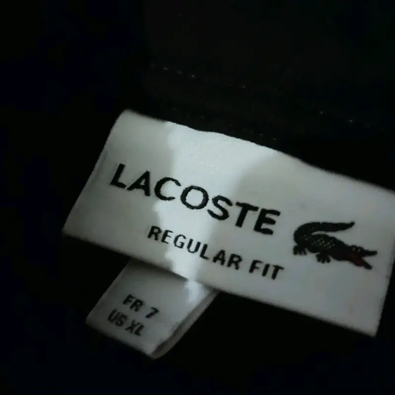 Poleron negro simple LACOSTE 🐊🖤 - 2