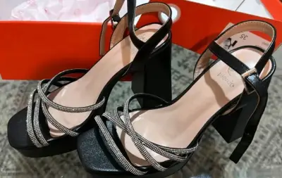 Sandalias de tacón alto negras TALLA 35!!! - miniatura 1