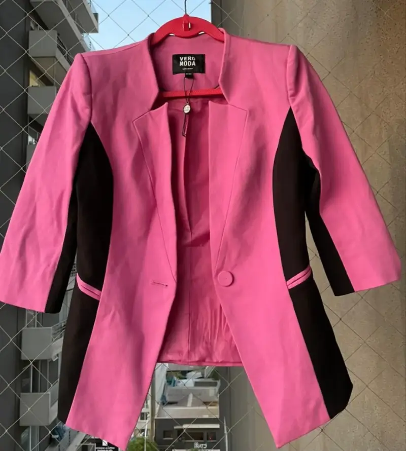 Blazer rosa Vero Moda con detalles negros - 1