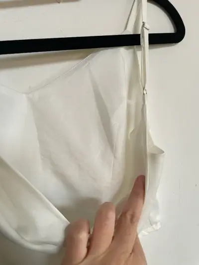 Top blanco de tirantes elegante - miniatura 6