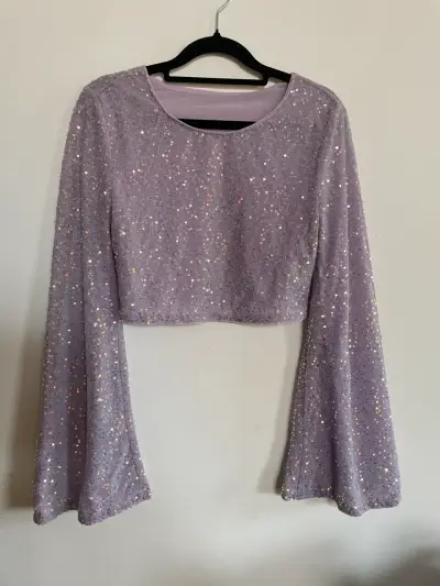 Top corto lila con lentejuelas brillantes - miniatura 1