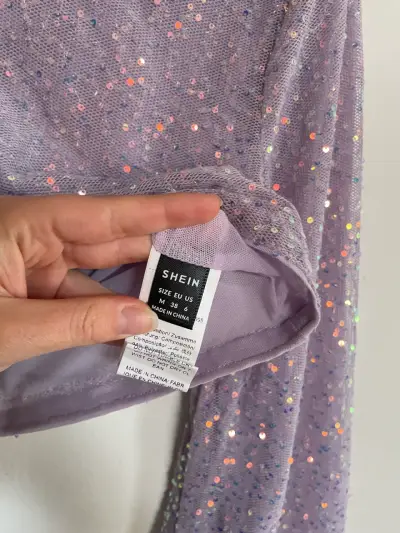 Top corto lila con lentejuelas brillantes - miniatura 2