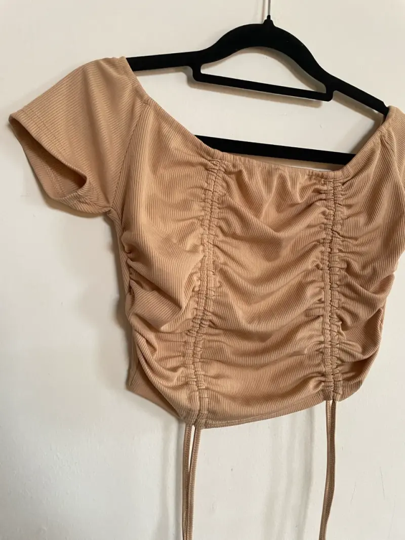 Blusa corta naranja con mangas abullonadas - 2