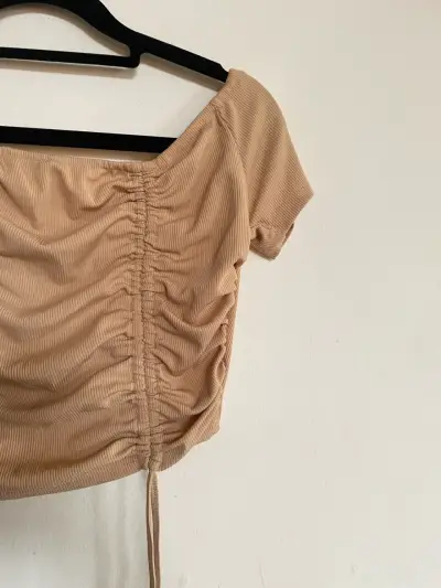 Blusa corta naranja con mangas abullonadas - miniatura 3