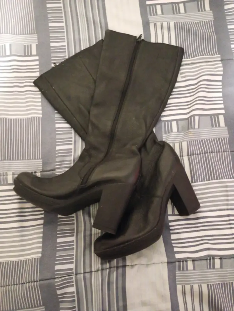 Botas negras de cuero con tacón alto talla:38
