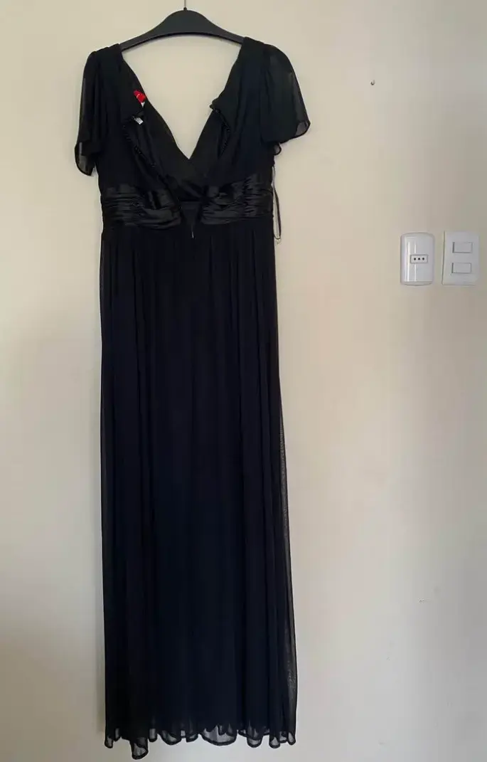Vestido largo negro elegante con detalle floral - 5