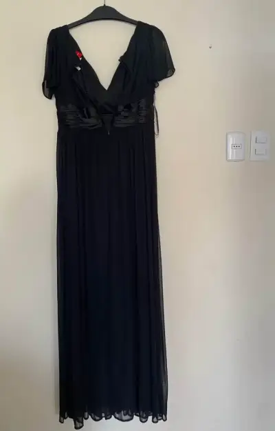 Vestido largo negro elegante con detalle floral - miniatura 5