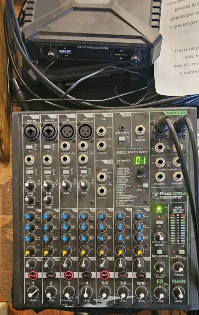 Consola de mezcla con efectos marca mackie - miniatura 1