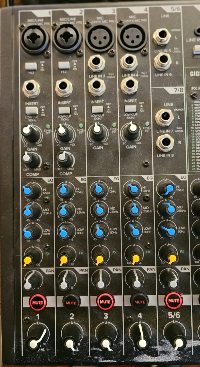 Consola de mezcla con efectos marca mackie - 3