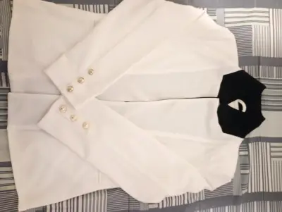 Blazer blanco elegante con botones dorados talla L - miniatura 1