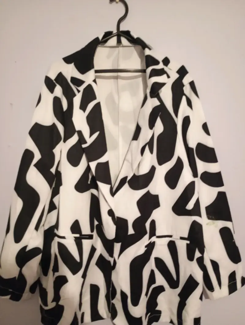 Blazer blanco elegante con botones dorados talla L - 2