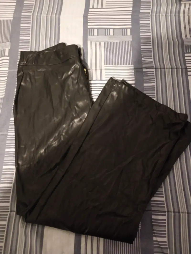Pantalones de cuero sintético negros talla M/L