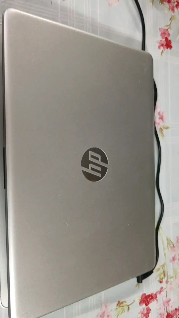 Laptop HP con pantalla de 15 pulgadas - 2