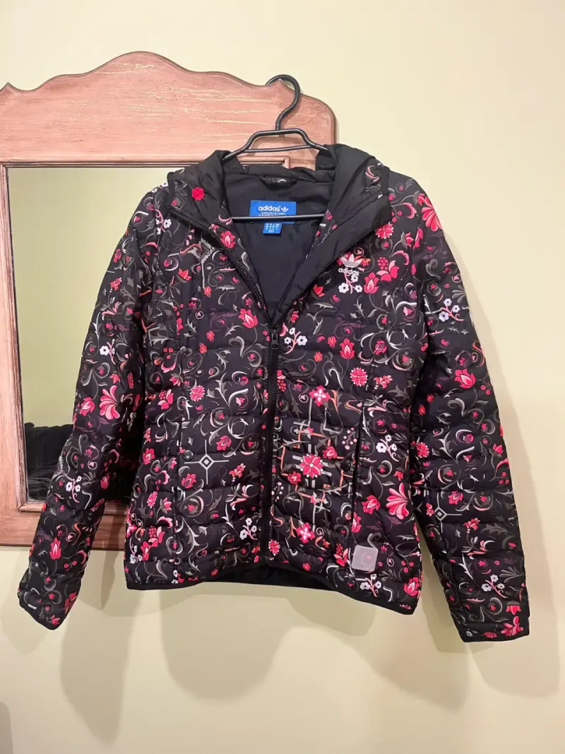 Chaqueta acolchada Adidas floral negra - 1