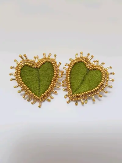Aros de corazón bordado verde - miniatura 2