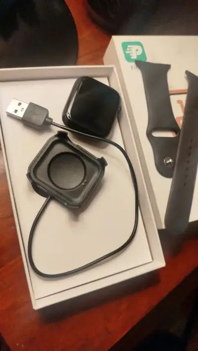 Smartwatch negro con correa de silicona - miniatura 4