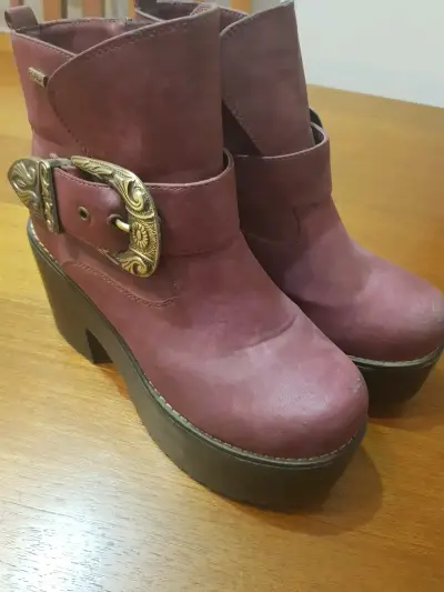 Botines burdeos con hebilla decorativa, talla 38 - miniatura 1