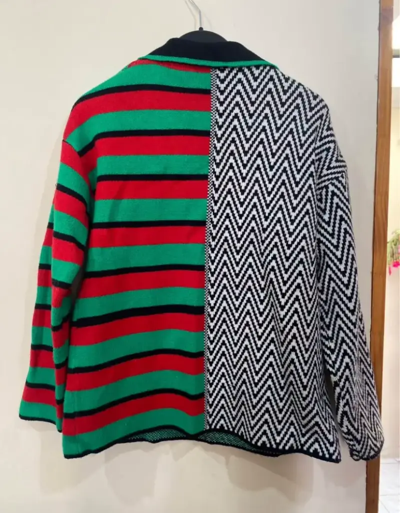 Suéter estampado multicolor con diseño único - 3