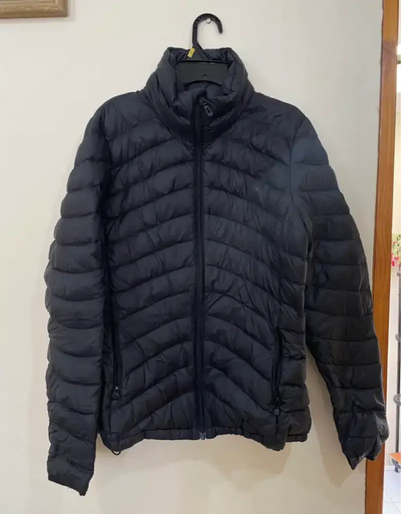 Chaqueta acolchada negra para invierno - 1
