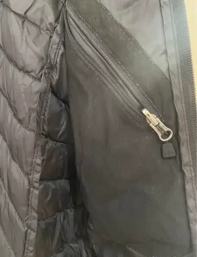Chaqueta acolchada negra para invierno - miniatura 4