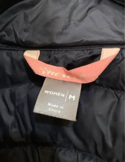 Chaqueta acolchada negra para invierno - miniatura 5