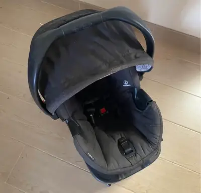Coche Britax plegable negro para bebé - miniatura 5