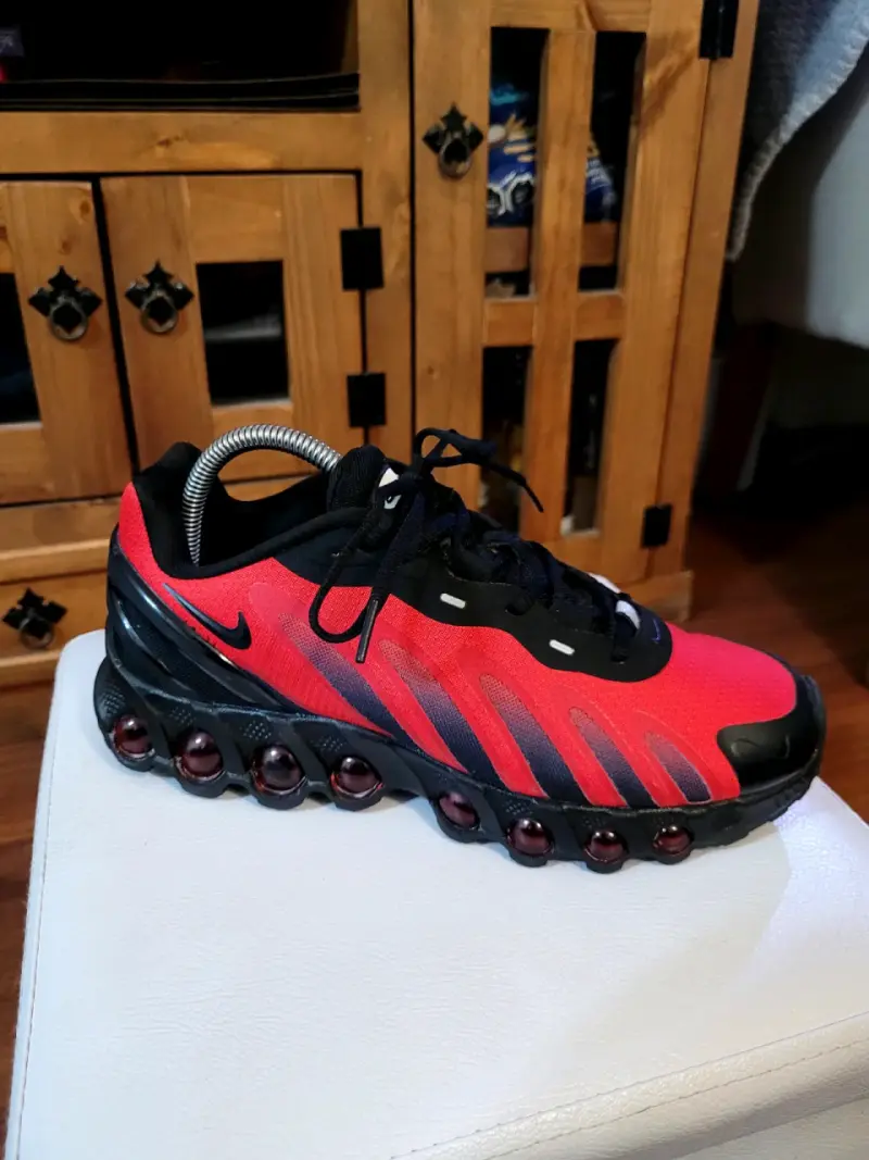 Zapatillas deportivas Nike rojas y negras