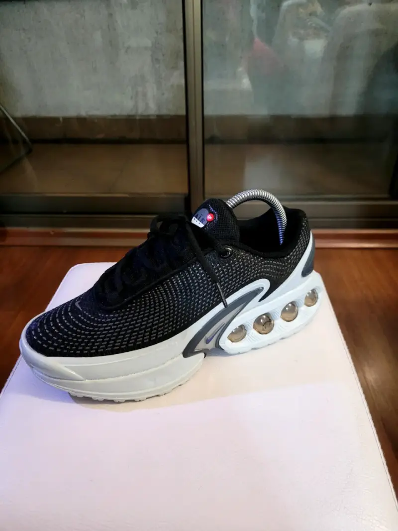 Zapatillas deportivas negras con amortiguación