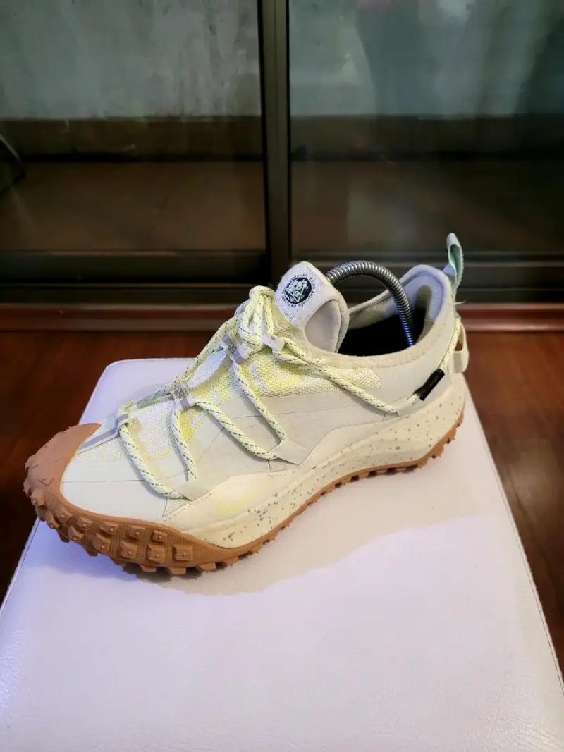 Zapatilla deportiva Nike ACG beige