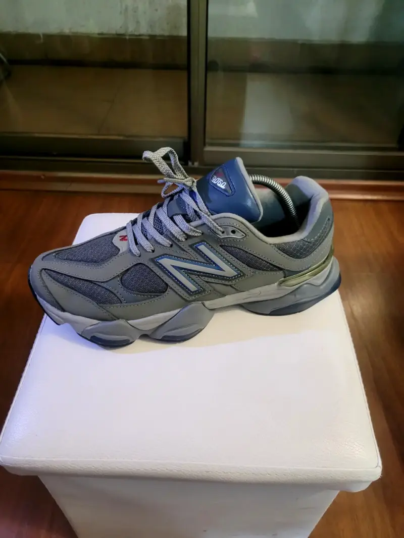 Zapatillas New Balance 2002R gris