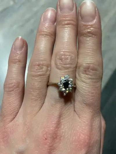 Anillo de plata con diseño elegante - miniatura 2