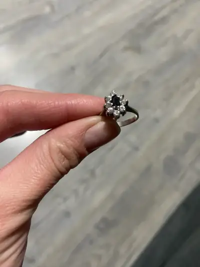 Anillo de plata con diseño elegante - miniatura 3