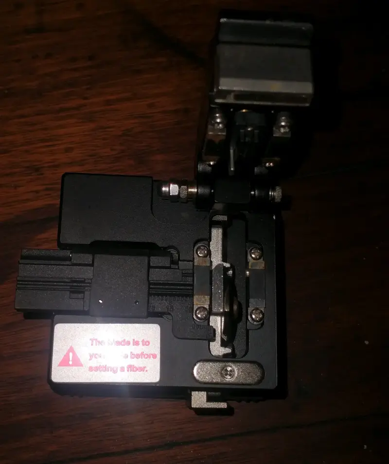 Cortadora de fibra óptica y emisor de luz - 3