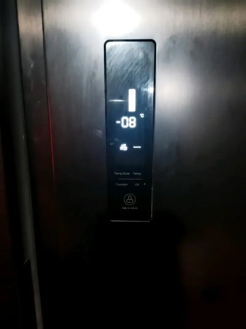 Refrigerador con pantalla digital y control de temperatura - 1