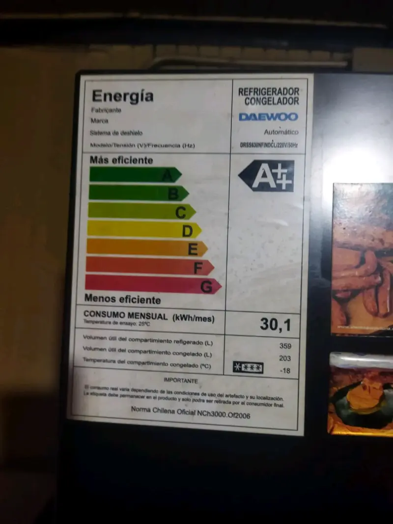 Refrigerador con pantalla digital y control de temperatura - 4