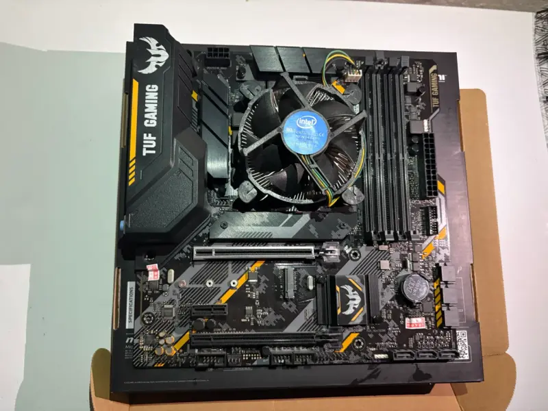 Placa madre MSI TUF Gaming con Procesador Intel - 3