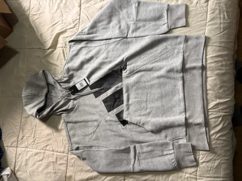 Polerón gris con capucha adidas - 1