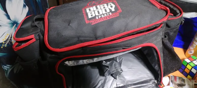 Bolso deportivo Dura Body negro y rojo - 1