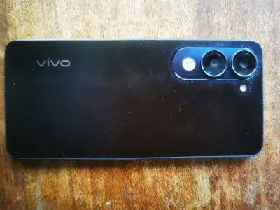 Smartphone Vivo con cámara dual - miniatura 1
