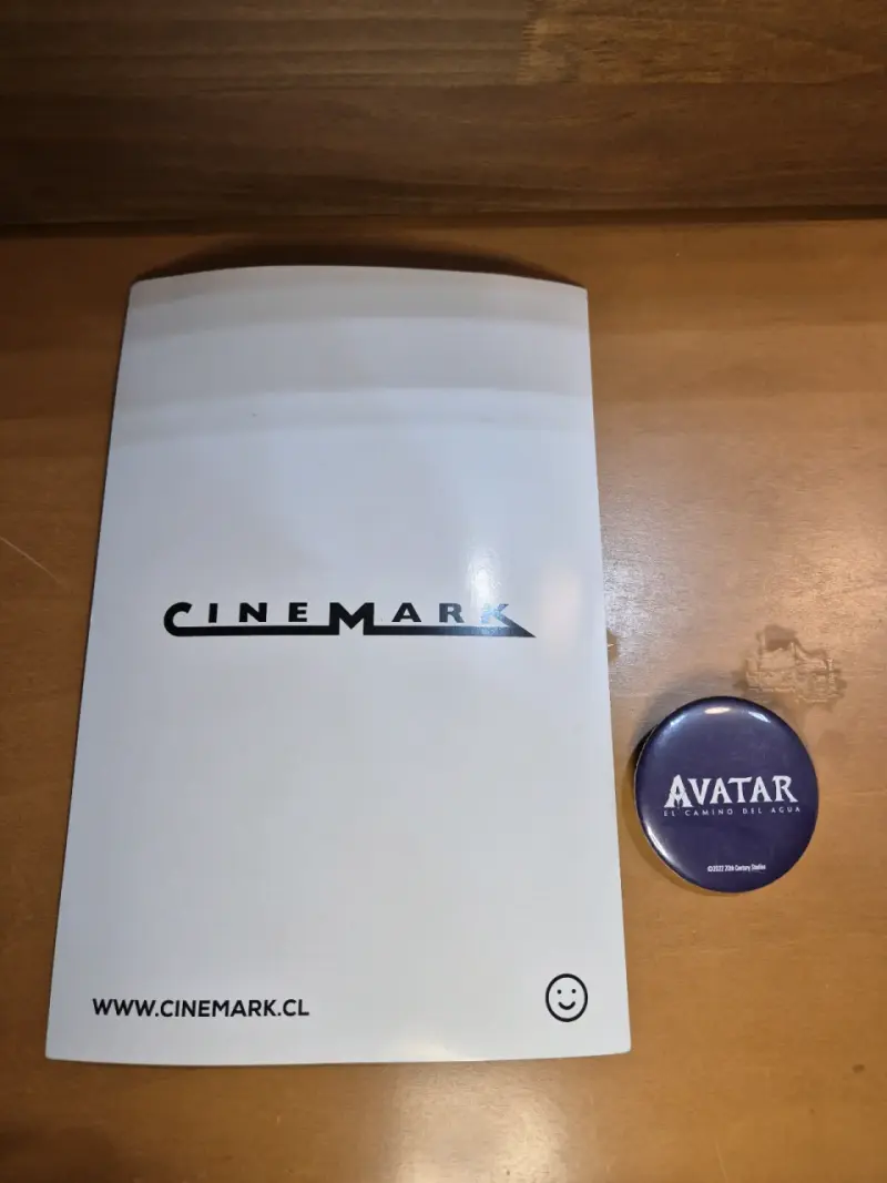 Mini afiche y pin de Avatar: El Camino del Agua - 2