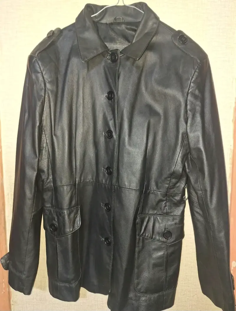 Chaqueta de cuero negra para mujer - 1