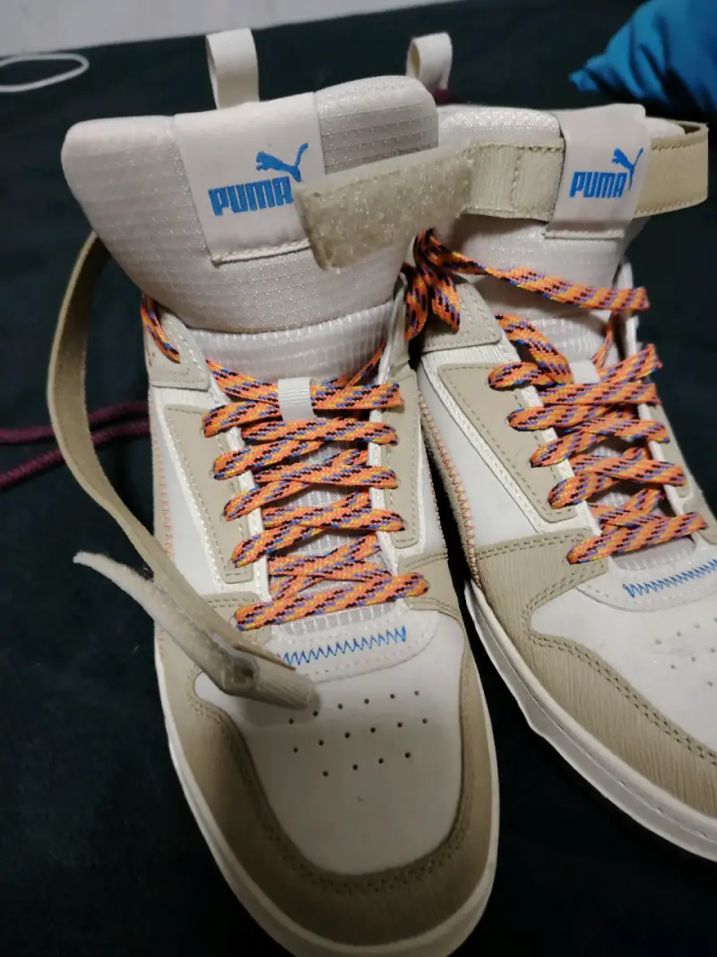 Zapatillas altas Puma beige con cordones coloridos - 1